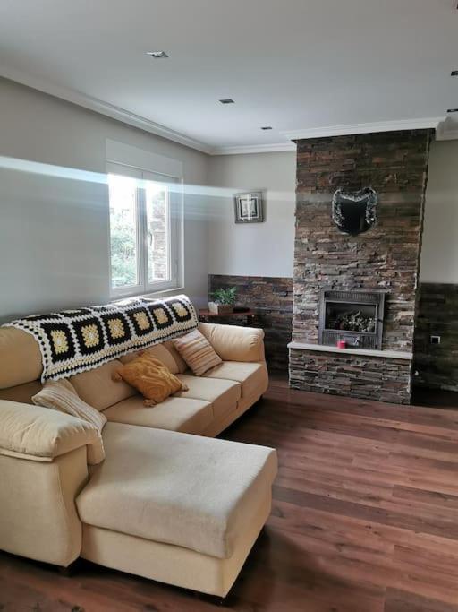 Casa Con Finca En Oviedo El Casero المظهر الخارجي الصورة